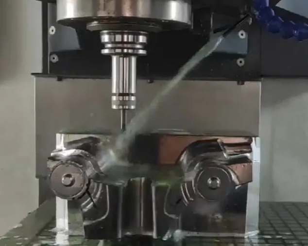 Fast small batch customized injection molding service